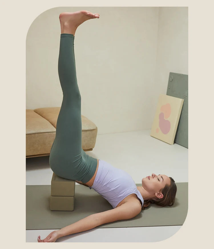 Manduka Uphold Recycled Foam Block in Thunder (Grey)